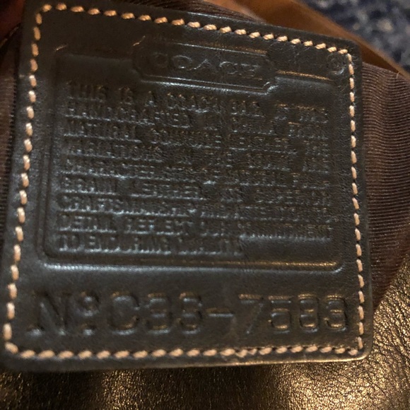 Coach Hamptons Buckle Shoulder Bag. - Picture 6 of 7